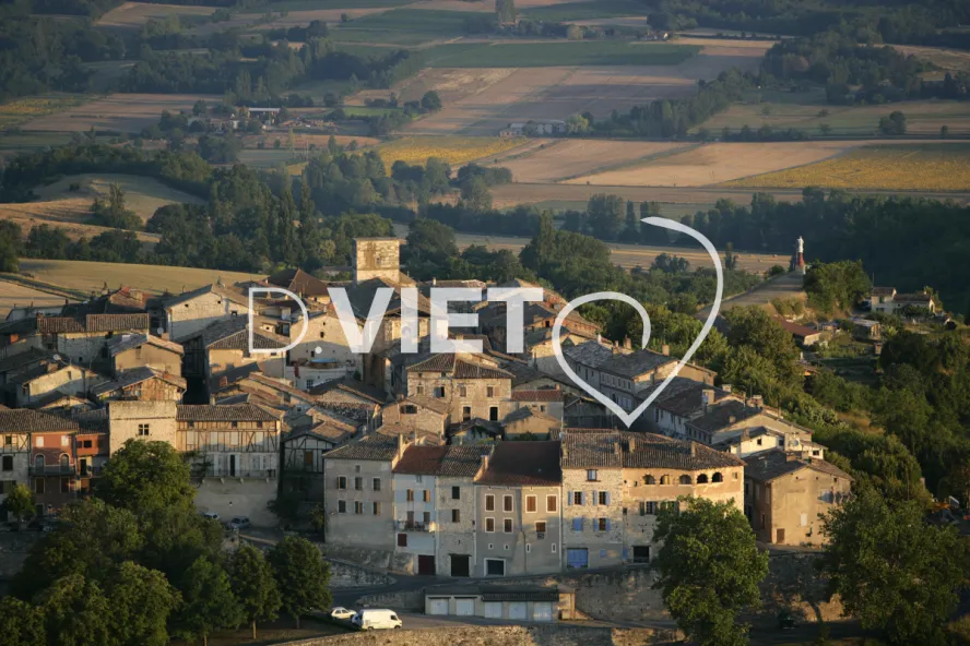 Photo TOULOUSE by VIET - 81 CASTELNAU de MONTMIRAIL N43°57549 E001°49111 ©VIET 361.com