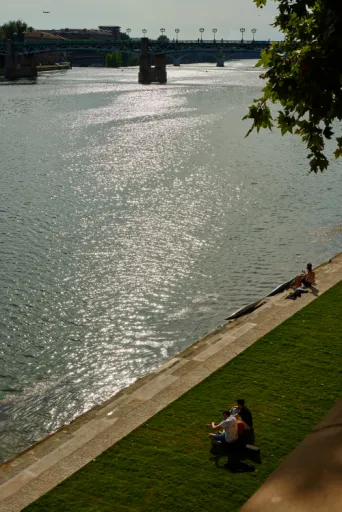Photo TOULOUSE by VIET - au bord de la Garonne