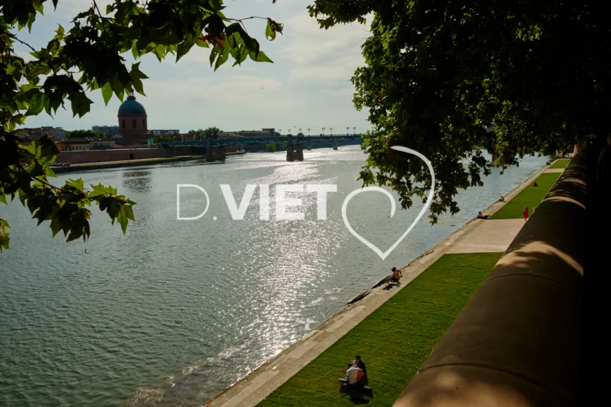 Photo TOULOUSE by VIET - au bord de la Garonne