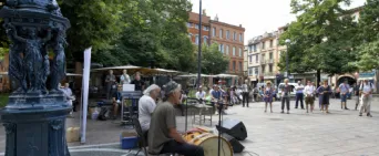 Photo TOULOUSE by VIET - Place Saint Georges Jean Pierre Laffitte musique en roseau