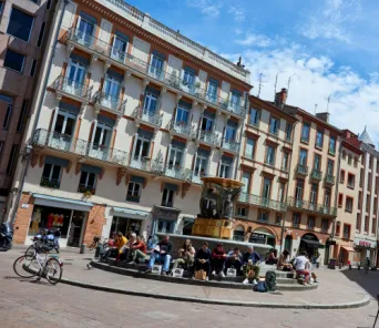 Photo TOULOUSE by VIET - Fontaine Fa&ccedil;ades