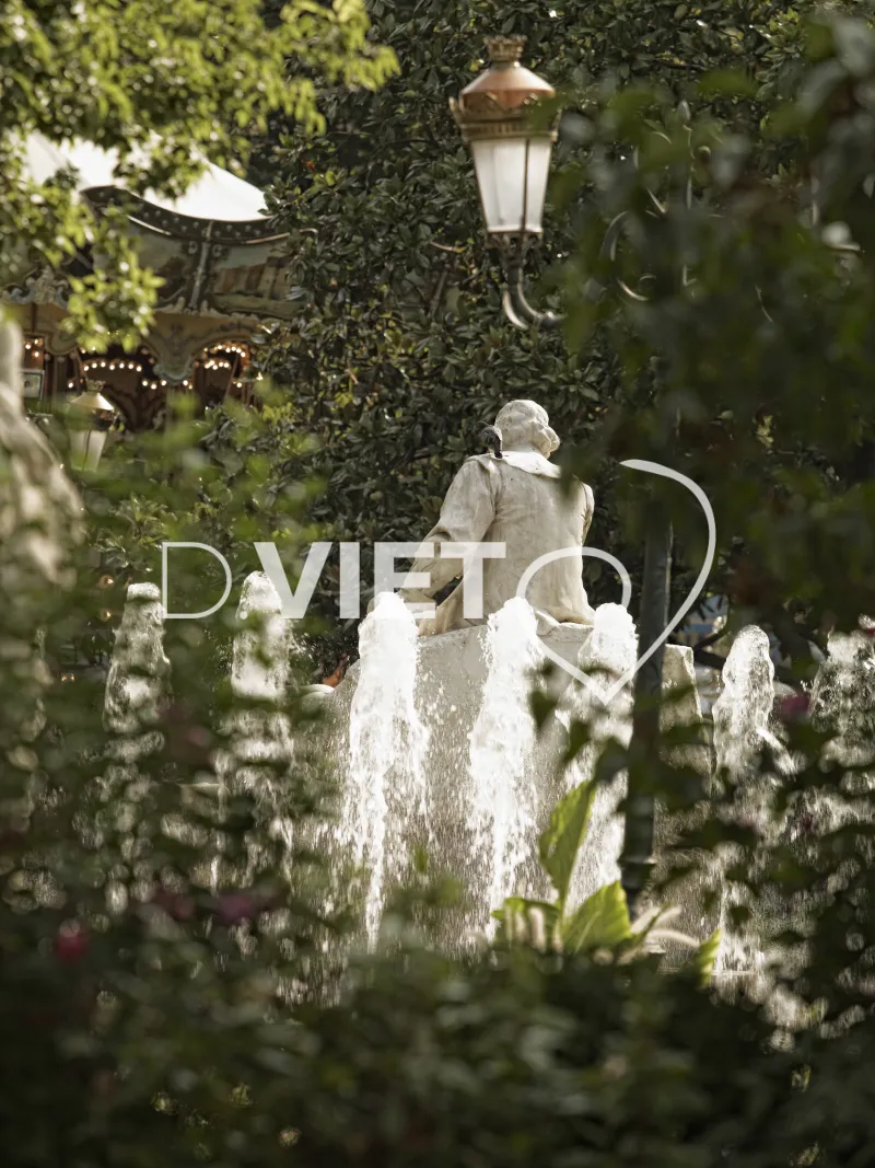 Photo TOULOUSE by VIET - La fontaine Goudouli du square Lafayette
