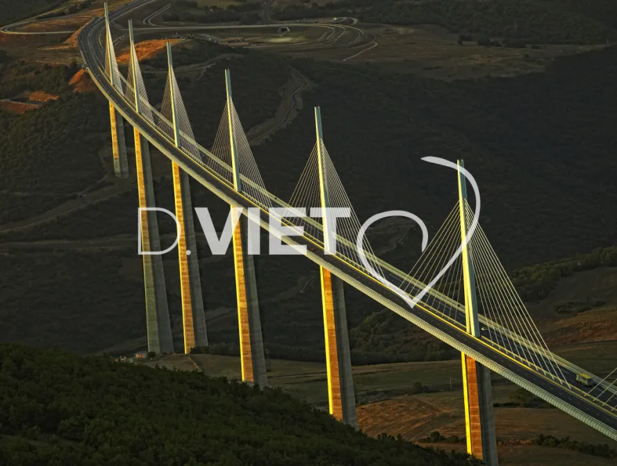Photo TOULOUSE by VIET - Viaduc de Millau