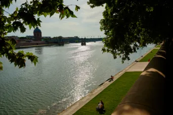 Photo TOULOUSE by VIET - au bord de la Garonne