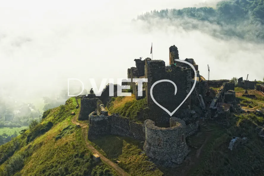 Photo TOULOUSE by VIET - chateau de Calmont d Olt