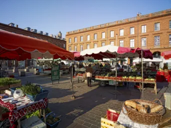 Photo TOULOUSE by VIET - March&eacute; bio place du Capitole