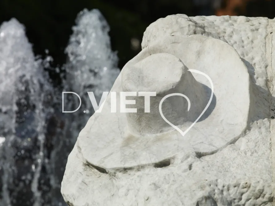 Photo TOULOUSE by VIET - La fontaine Goudouli du square Lafayette