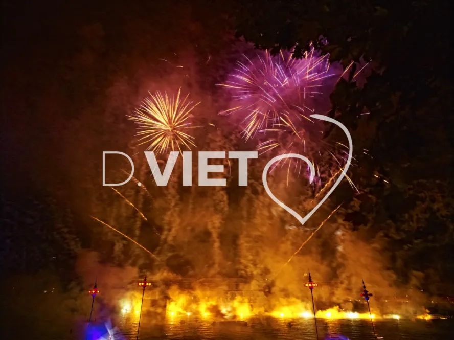 Photo TOULOUSE by VIET - Spectacle sur la garonne