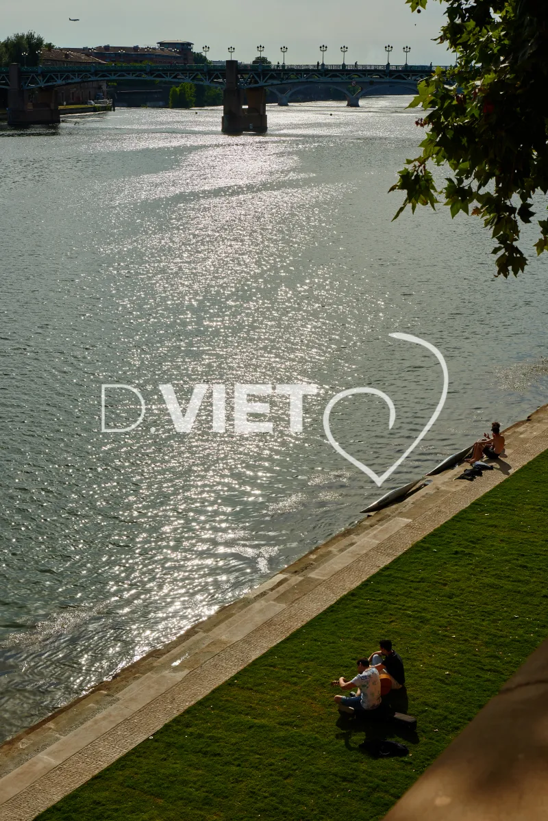Photo TOULOUSE by VIET - au bord de la Garonne