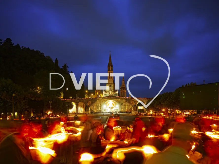 Photo TOULOUSE by VIET - processsion de nuit