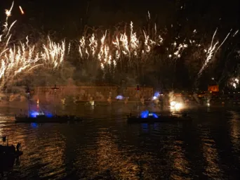 Photo TOULOUSE by VIET - Spectacle sur la garonne