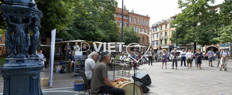 Photo TOULOUSE by VIET - Place Saint Georges Jean Pierre Laffitte musique en roseau