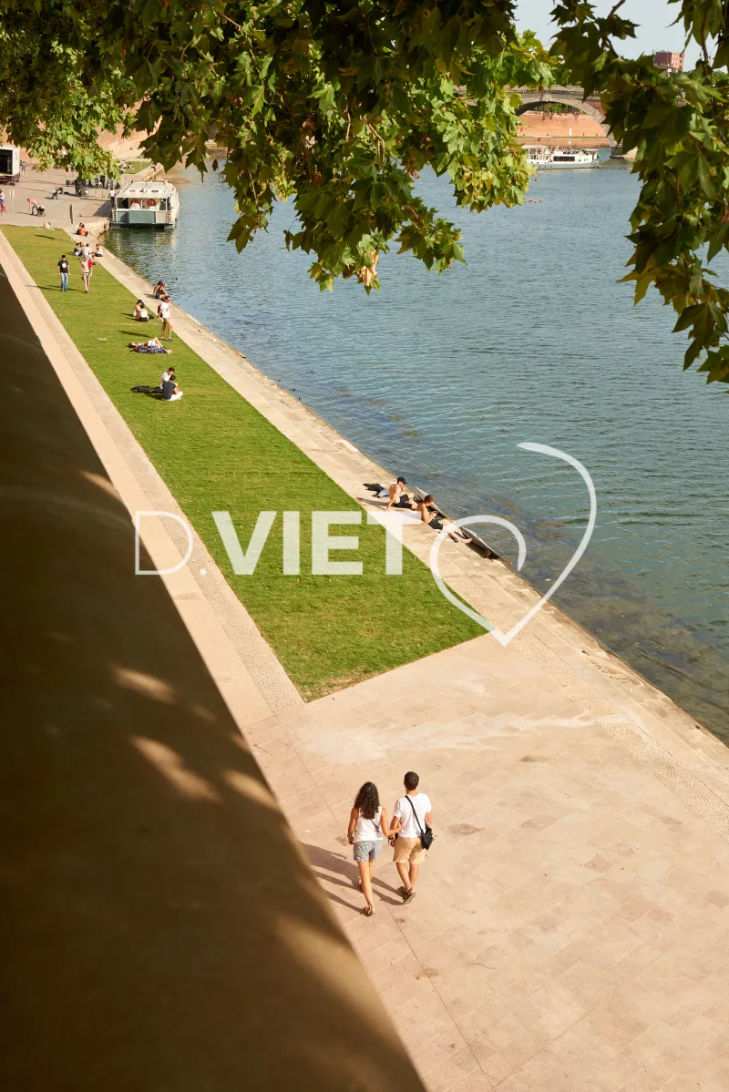 Photo TOULOUSE by VIET - au bord de la Garonne