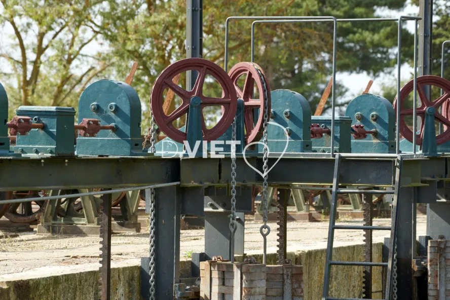 Photo TOULOUSE by VIET - OUVRAGE DU LIBRON