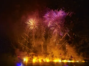 Photo TOULOUSE by VIET - Spectacle sur la garonne
