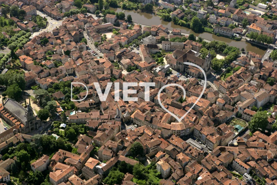 Photo TOULOUSE by VIET - 46 FIGEAC N44°36261 E002°01569 ©VIET 361.com