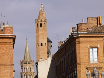 Photo TOULOUSE by VIET - Saint-Sernin vu de la place du capitole