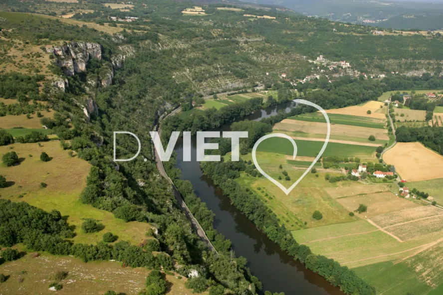 Photo TOULOUSE by VIET - 46VALLÉE VERS SAUJAC N44°30153 E001°52564 ©VIET 361.com