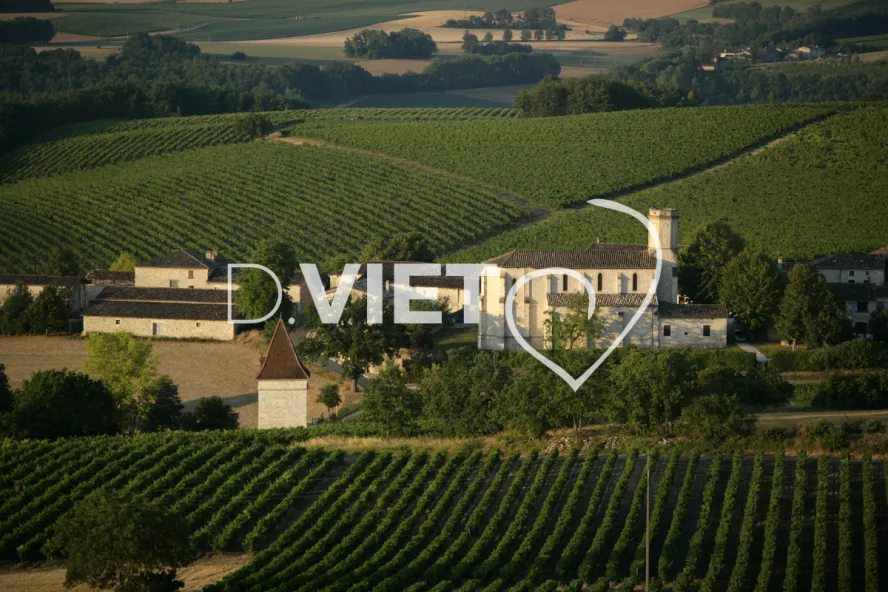 Photo TOULOUSE by VIET - 81 CHATEAU DU CAYLA N44°00386 E001°53594 ©VIET 361.com