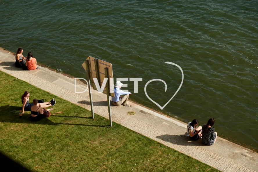 Photo TOULOUSE by VIET - au bord de la Garonne