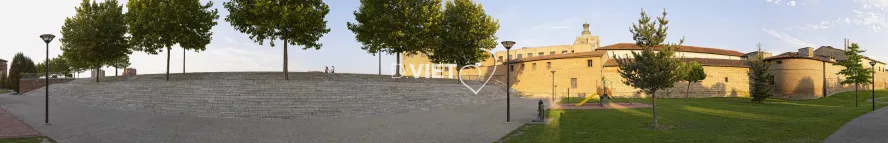 Photo TOULOUSE by VIET - Pelouse et brique aux abattoirs