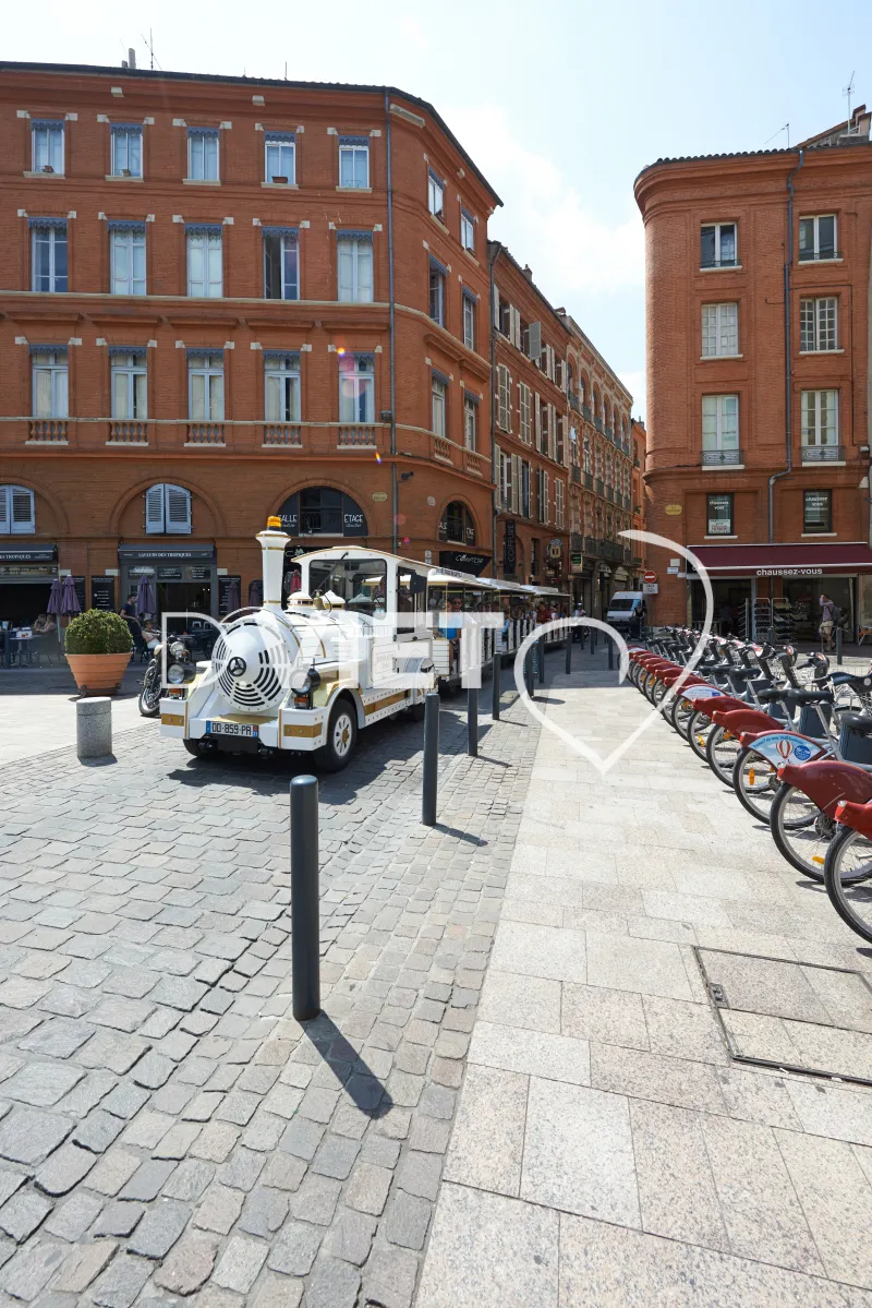 Photo TOULOUSE by VIET - Petit train touristique Place Rouaix