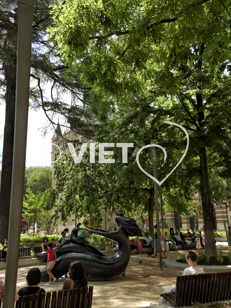 Photo TOULOUSE by VIET - Capitole Donjon office du tourisme