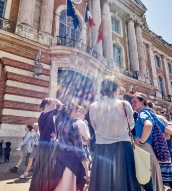 Photo TOULOUSE by VIET - Capitole groupe touristes