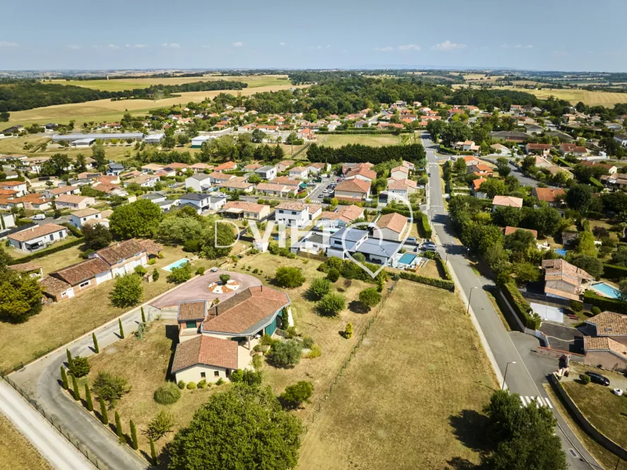 Photo TOULOUSE by VIET - DREMIL LAFAGE Habitat Pavillonnaire