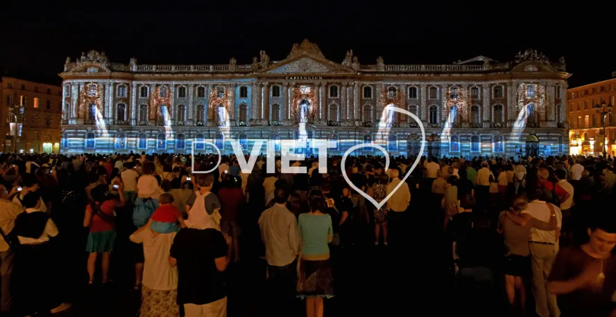 Photo TOULOUSE by VIET - Le Capitole rend hommage à la Garonne SKERTZO scenographe