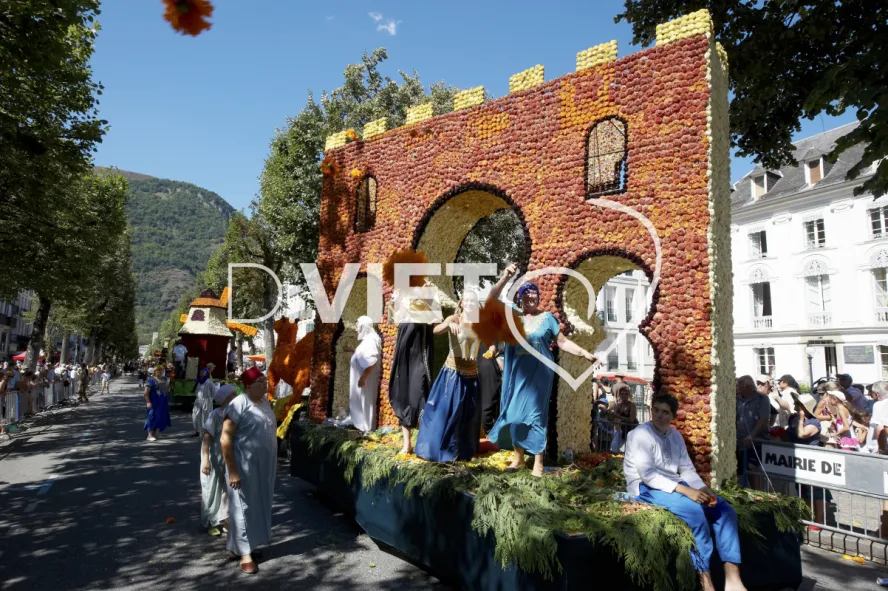 Photo TOULOUSE by VIET - Luchon fetes des fleurs