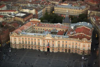 Photo TOULOUSE by VIET - La place du capitole