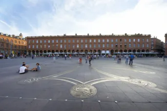 Photo TOULOUSE by VIET - Place du Capitole