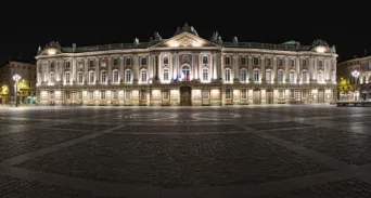 Photo TOULOUSE by VIET - Place du Capitole de nuit