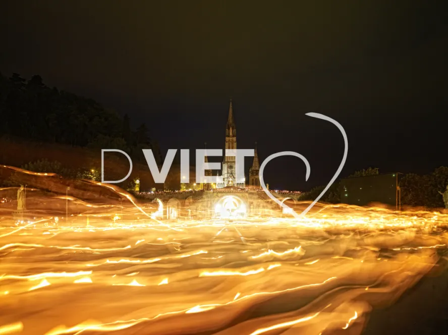 Photo TOULOUSE by VIET - processsion de nuit