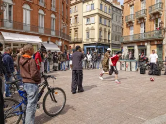 Photo TOULOUSE by VIET - Animation dans les rues de la ville