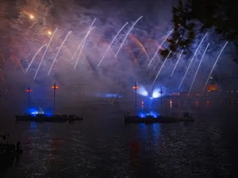 Photo TOULOUSE by VIET - Spectacle sur la garonne