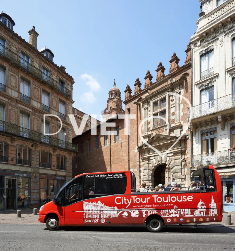 Photo TOULOUSE by VIET - City tour Place d'Assezat