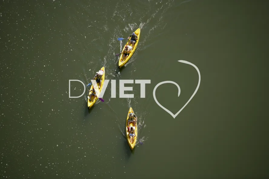 Photo TOULOUSE by VIET - 82 ST ANTONIN RIVIERE L'AVEYRON N44°09012 E001°45230 ©VIET 361.com