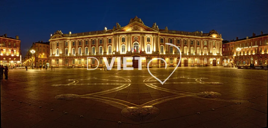 Photo TOULOUSE by VIET - Place du Capitole de nuit