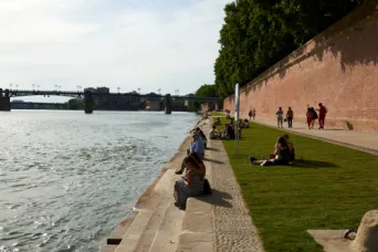 Photo TOULOUSE by VIET - au bord de la Garonne