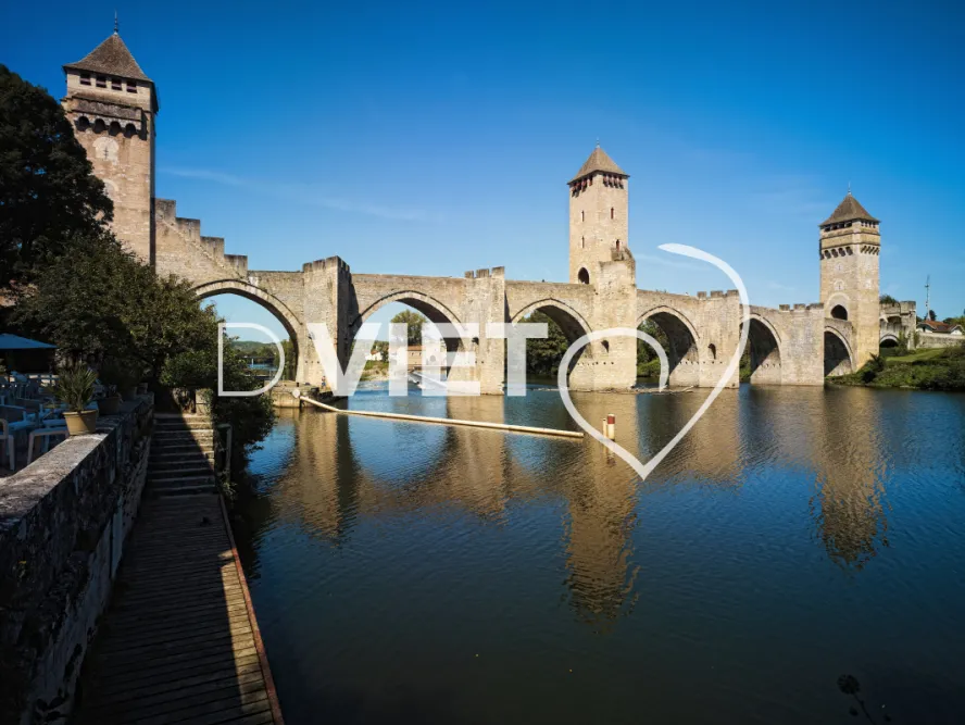 Photo TOULOUSE by VIET - Le pont Valentré franchissant le Lot