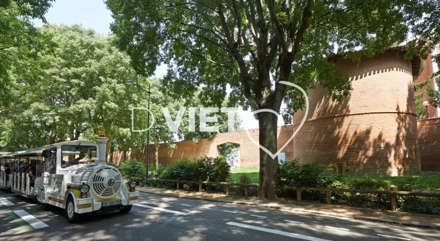 Photo TOULOUSE by VIET - Petit train touristique Bd Armand Duportal