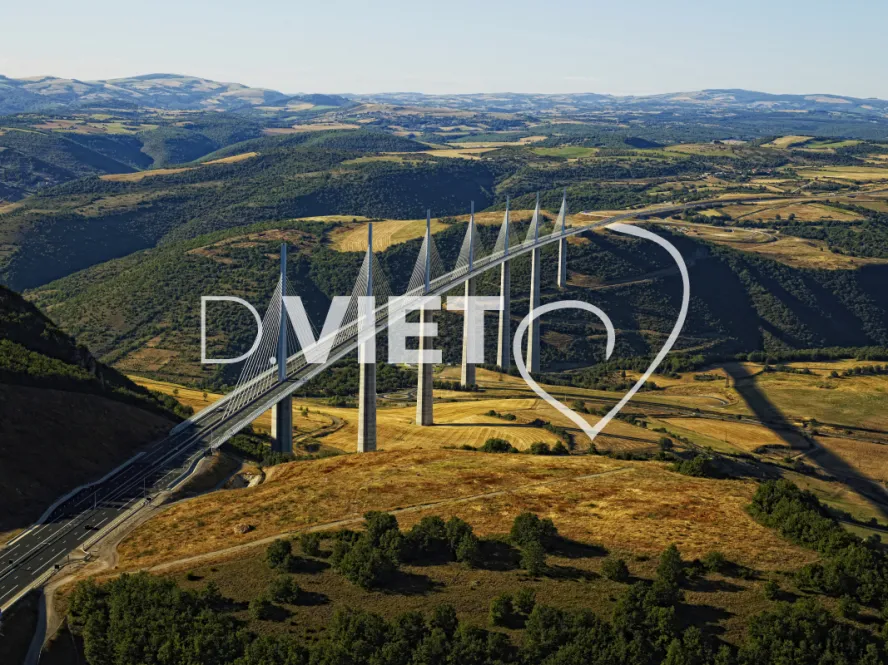 Photo TOULOUSE by VIET - Viaduc de Millau
