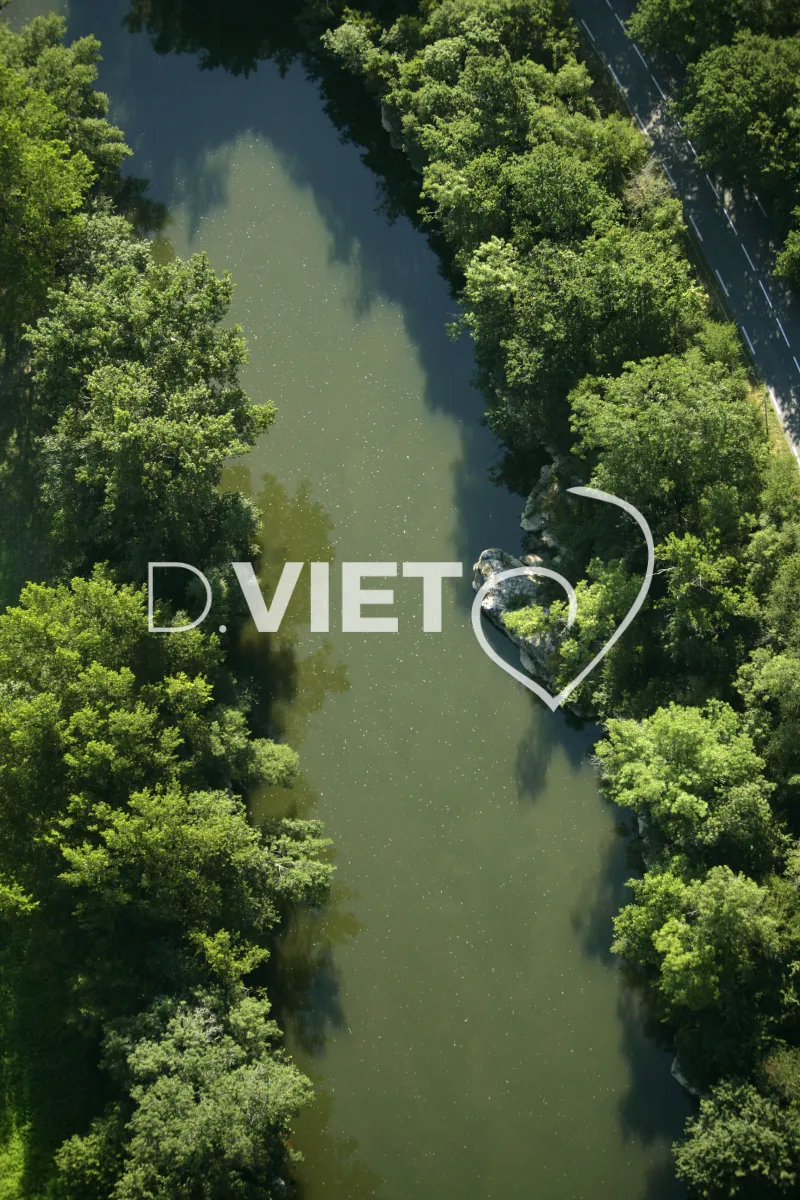 Photo TOULOUSE by VIET - 81 ENTRE PENNE ET ST ANTONIN RIVIERE L'AVEYRON N44°04064 E001°41351 ©VIET 361.com