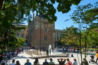 Photo TOULOUSE by VIET - Square Charles de Gaulle CAPITOLE