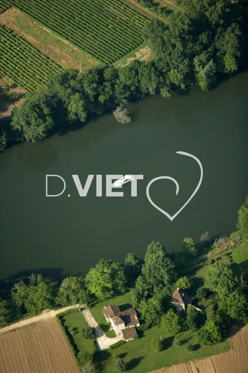 Photo TOULOUSE by VIET - 46 VALLEE DU LOT ENTRE LUZECH ET MERCUES N44°28407 E001°22066 ©VIET 361.com
