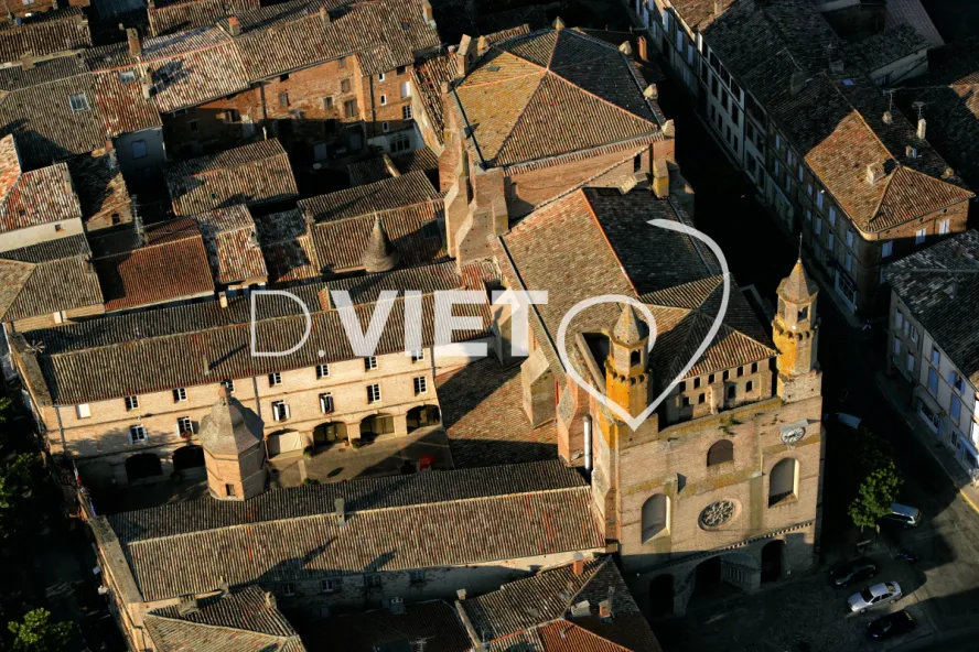 Photo TOULOUSE by VIET - 81 RABASTENS N43°49182 E001°43196 ©VIET 361.com