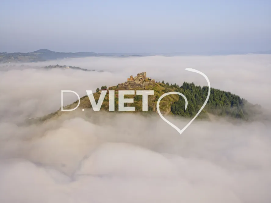 Photo TOULOUSE by VIET - chateau de Calmont d Olt