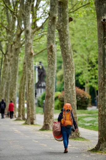 Photo TOULOUSE by VIET - touriste sac &agrave; dos